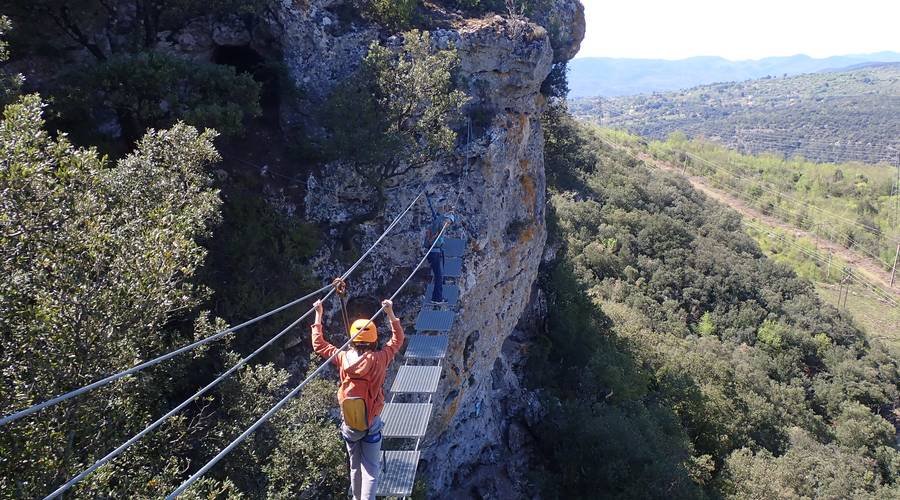 Sur la via-ferrata des balcons de l'Orb, une sortie très nature