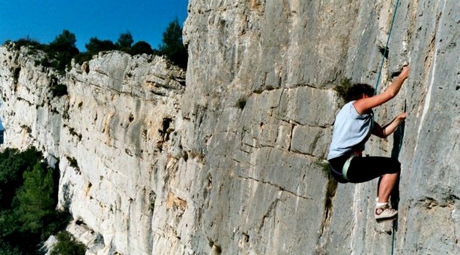 Saint Bauzille de Montmel, une belle falaise calcaire 